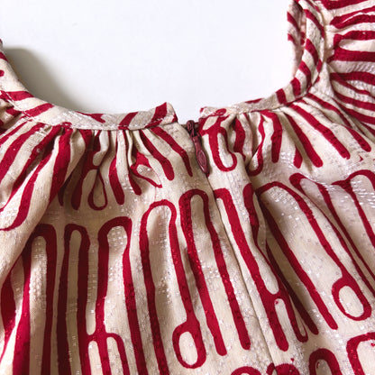 Zipper detail on the Hanacaraka dress