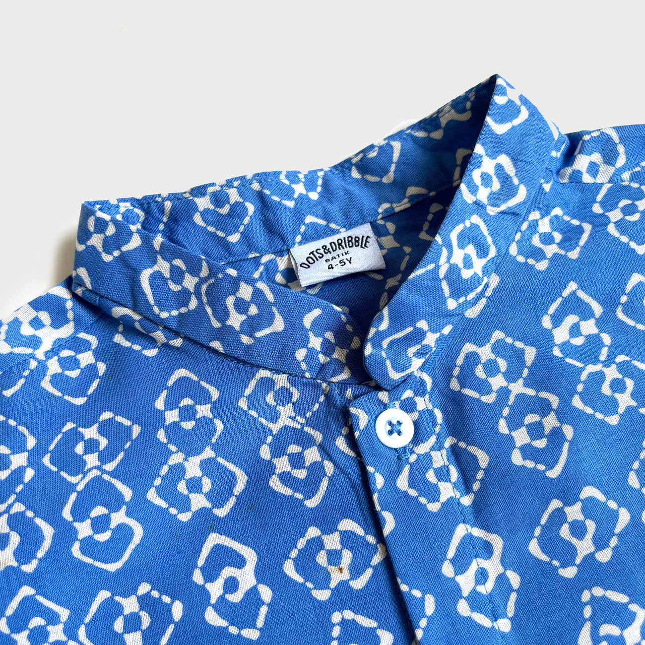 Mandarin collar on a blue batik shirt with a double link design