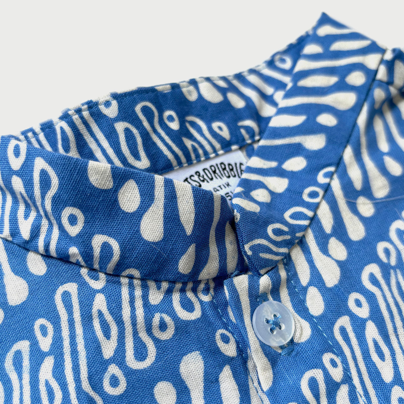 Collar featuring parang motif in blue